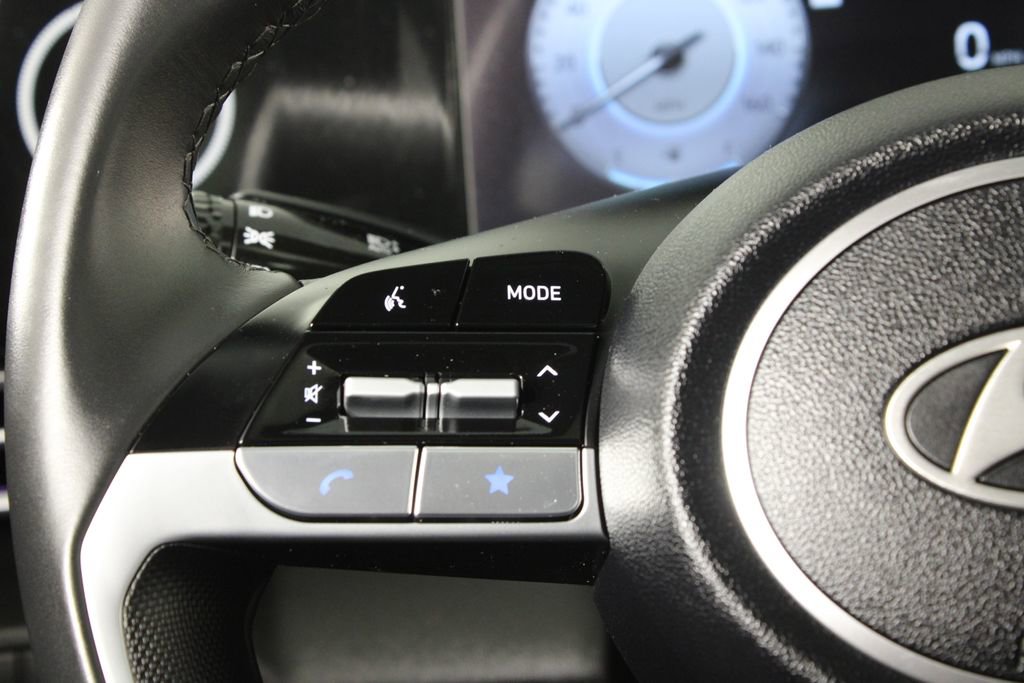 Used 2025 Hyundai Elantra SEL image 26