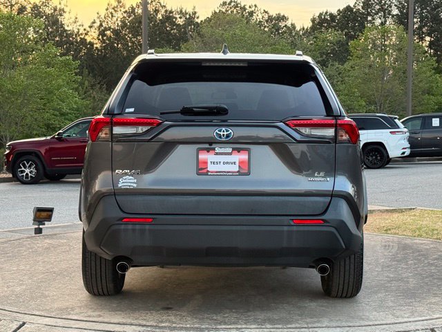 Used 2021 Toyota RAV4 LE AWD/4WD image 6