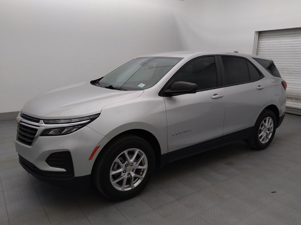 Used 2022 Chevrolet Equinox LS image 2