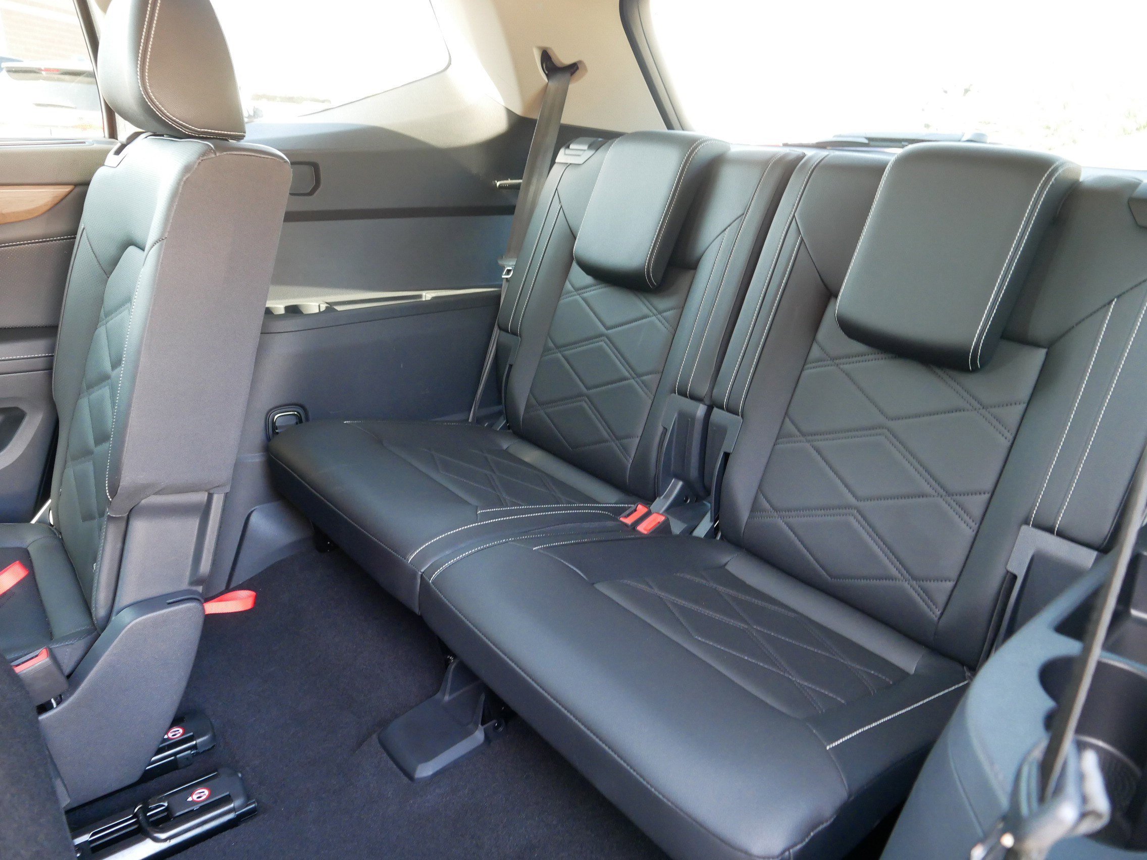 Used 2025 Volkswagen Atlas SE image 36