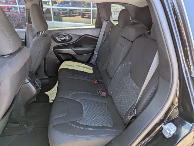 Used 2019 Jeep Cherokee Latitude w/ Popular Appearance Group AWD/4WD image 23