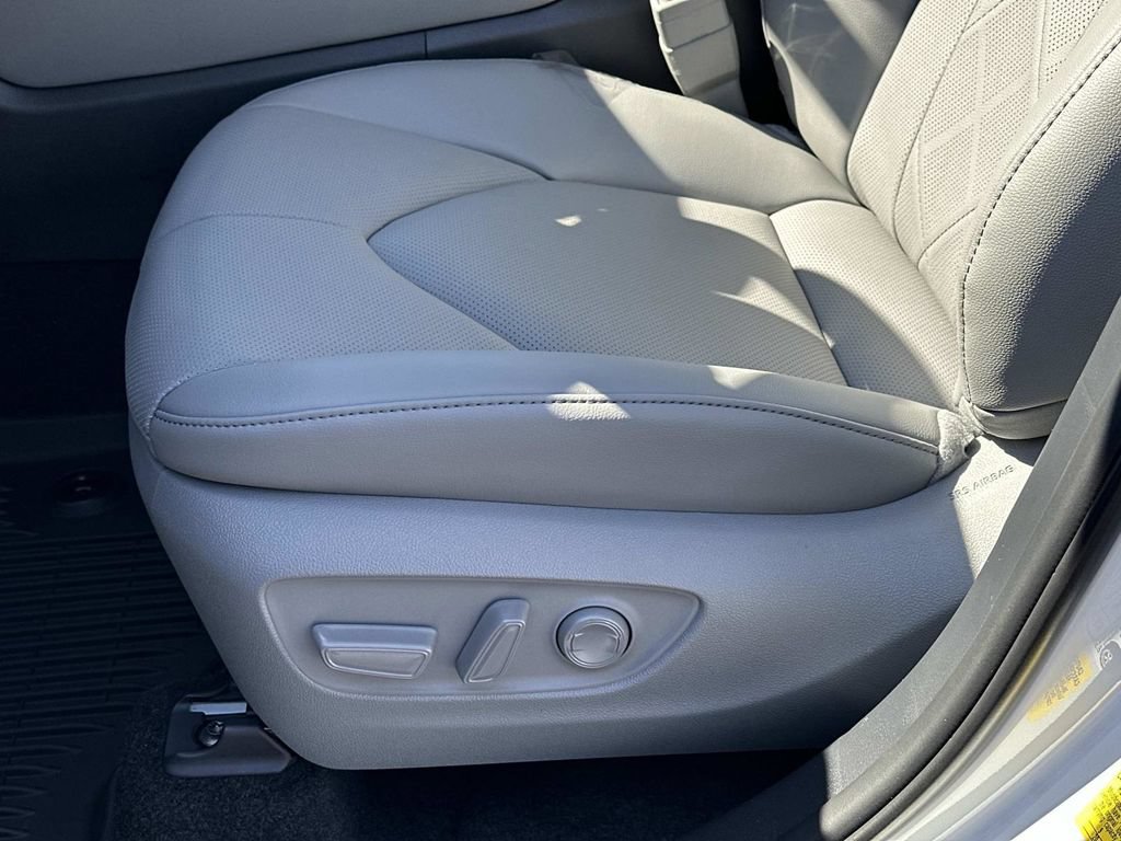 New 2026 Toyota Highlander Platinum AWD/4WD image 17