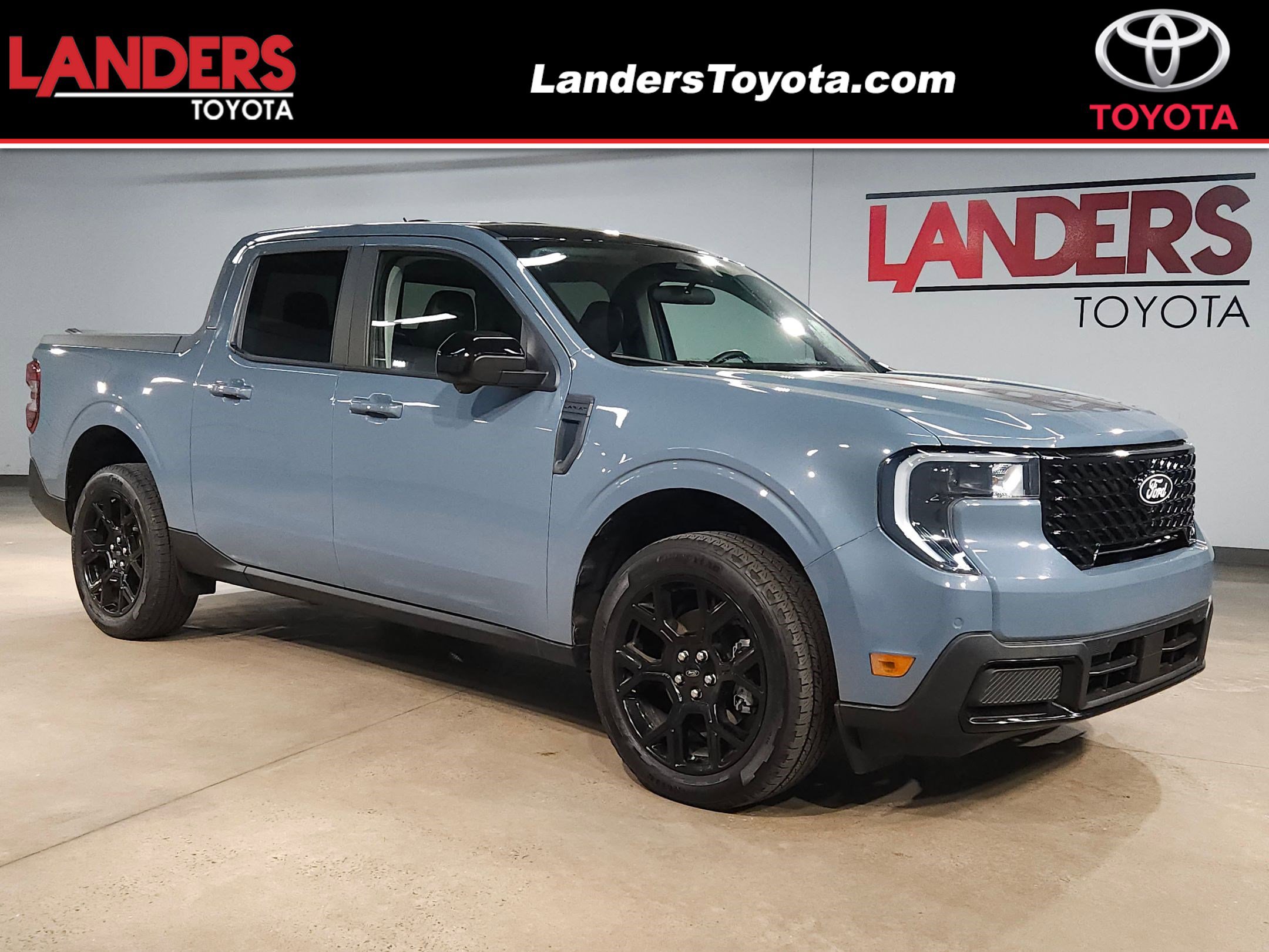 Used 2025 Ford Maverick Lariat w/ Black Appearance Package AWD/4WD image 1