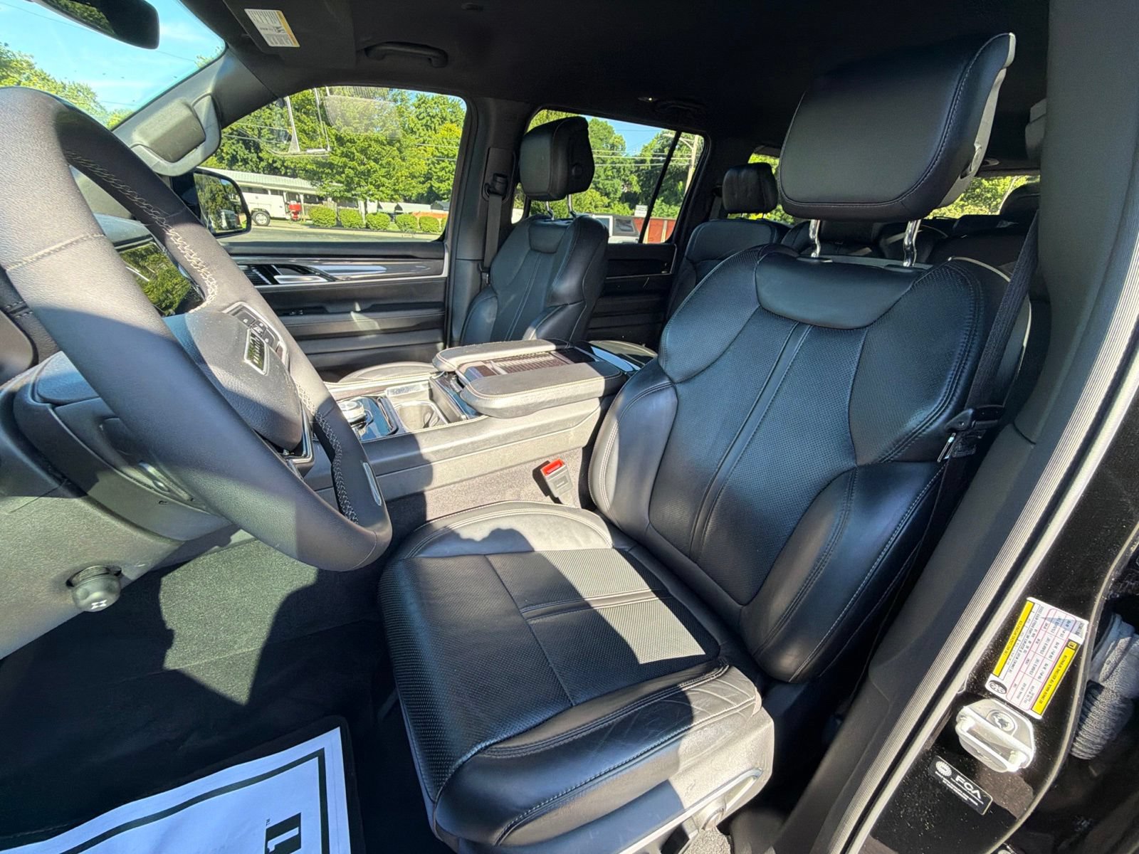 Used 2024 Jeep Wagoneer 4WD image 23