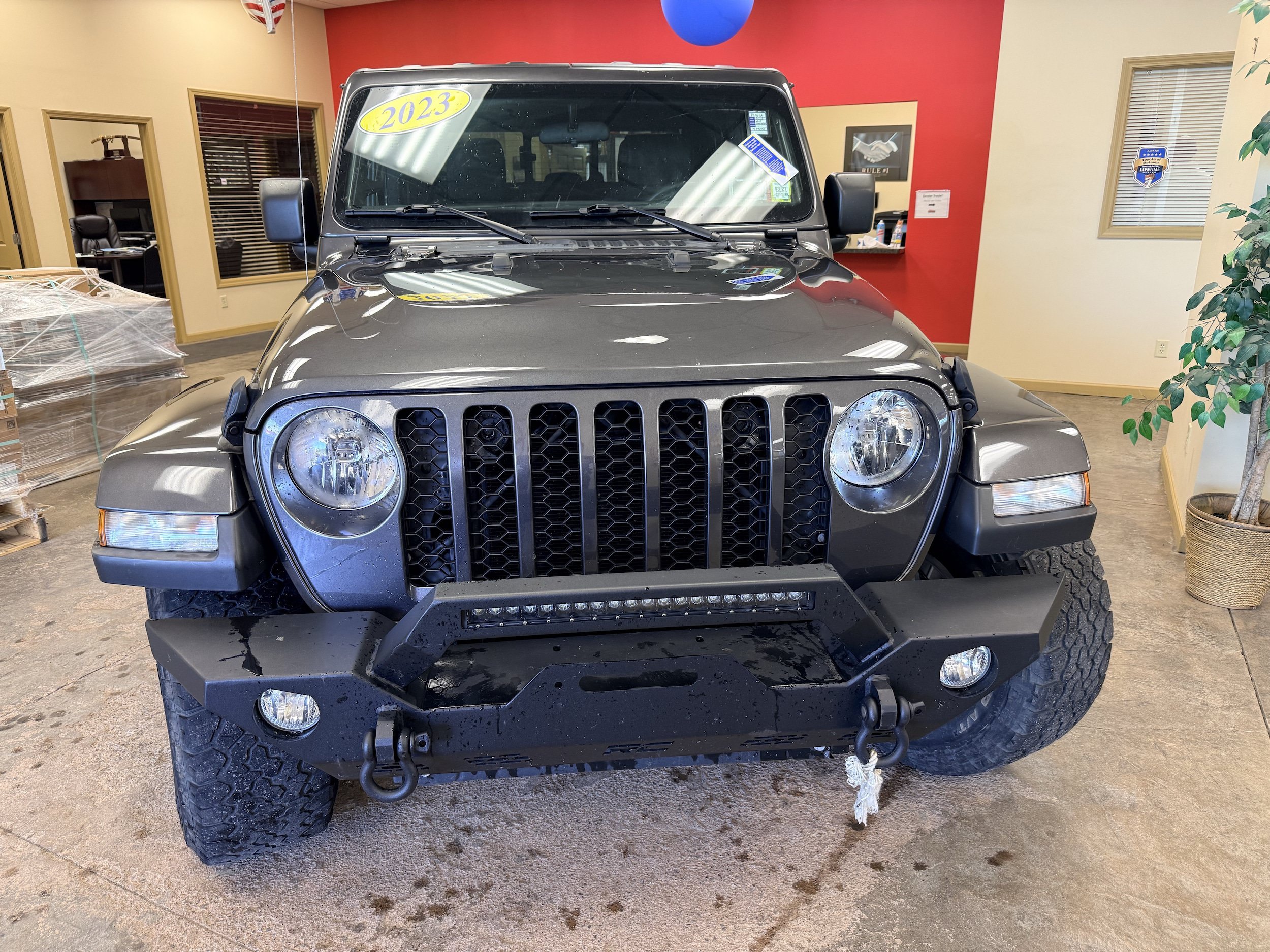 Used 2023 Jeep Gladiator Sport AWD/4WD image 2