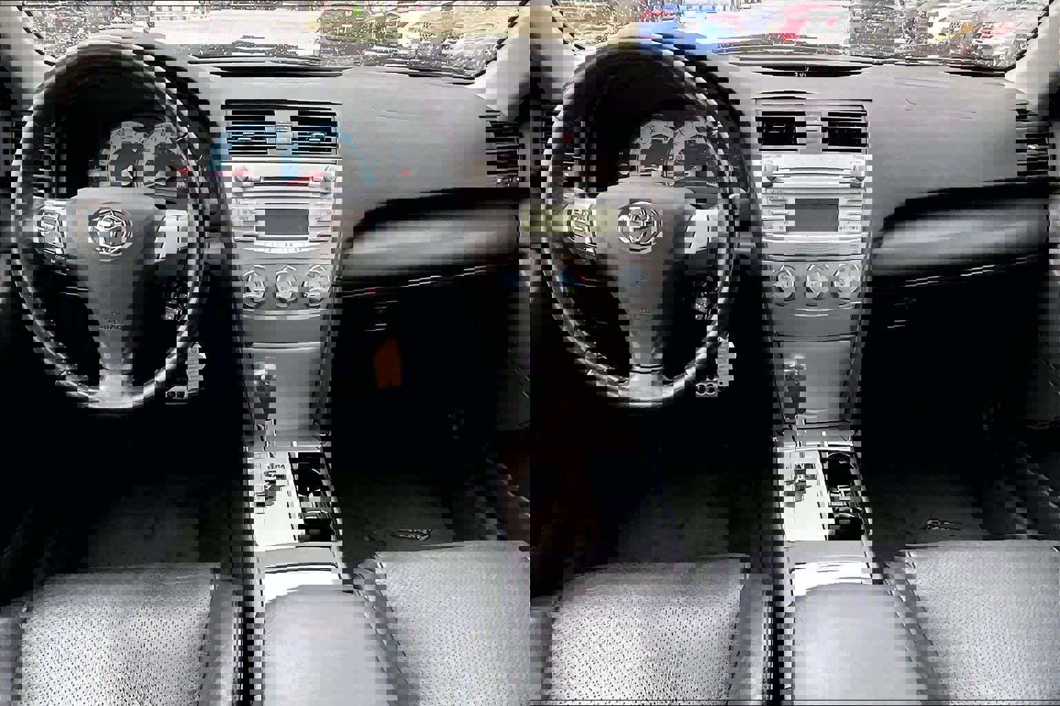 Used 2010 Toyota Camry SE image 13