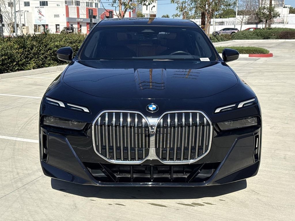 Used 2023 BMW 740i w/ Parking Assistance Package image 8