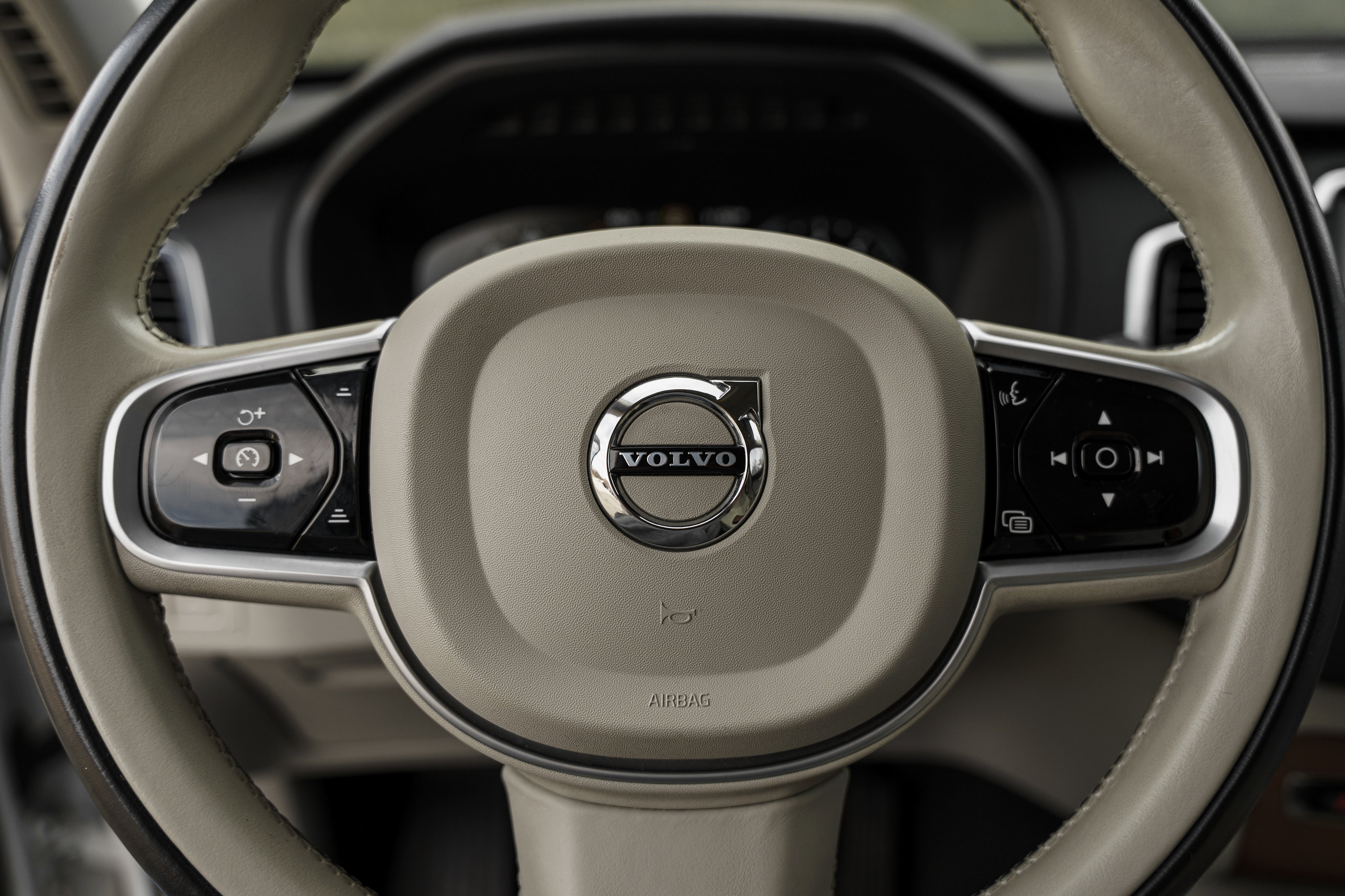 Used 2022 Volvo XC90 T6 Momentum w/ Advanced Package image 16