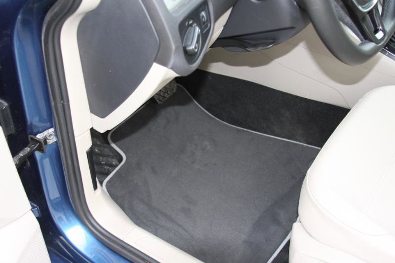 Used 2015 Volkswagen Golf S image 24