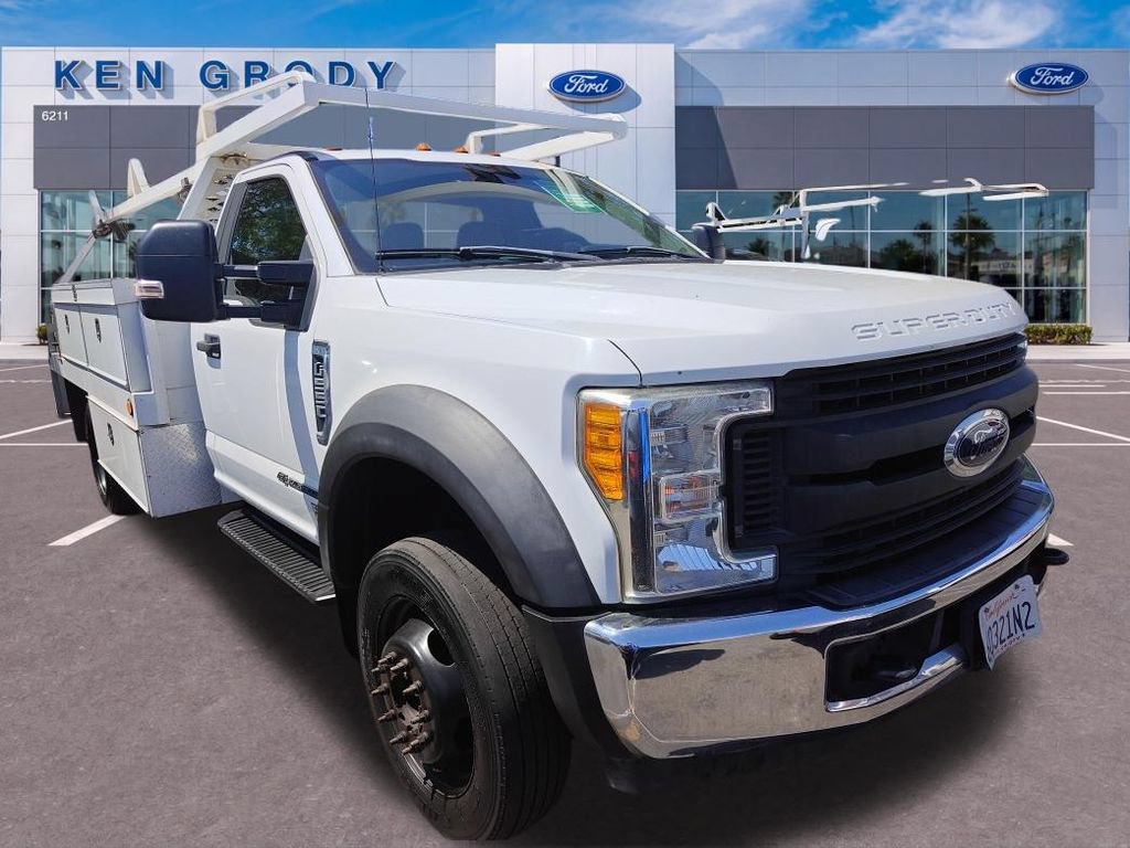 Used 2017 Ford F550 2WD Regular Cab Super Duty image 1