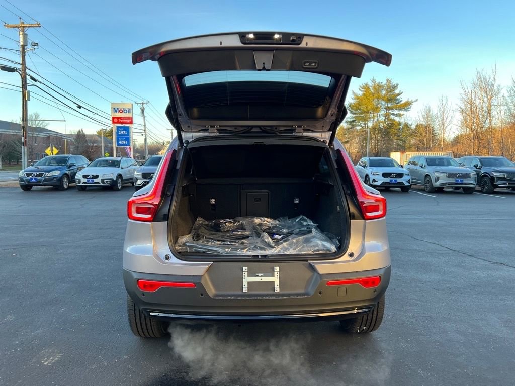 New 2026 Volvo XC40 B5 Plus w/ Protection Package Premier AWD/4WD image 26
