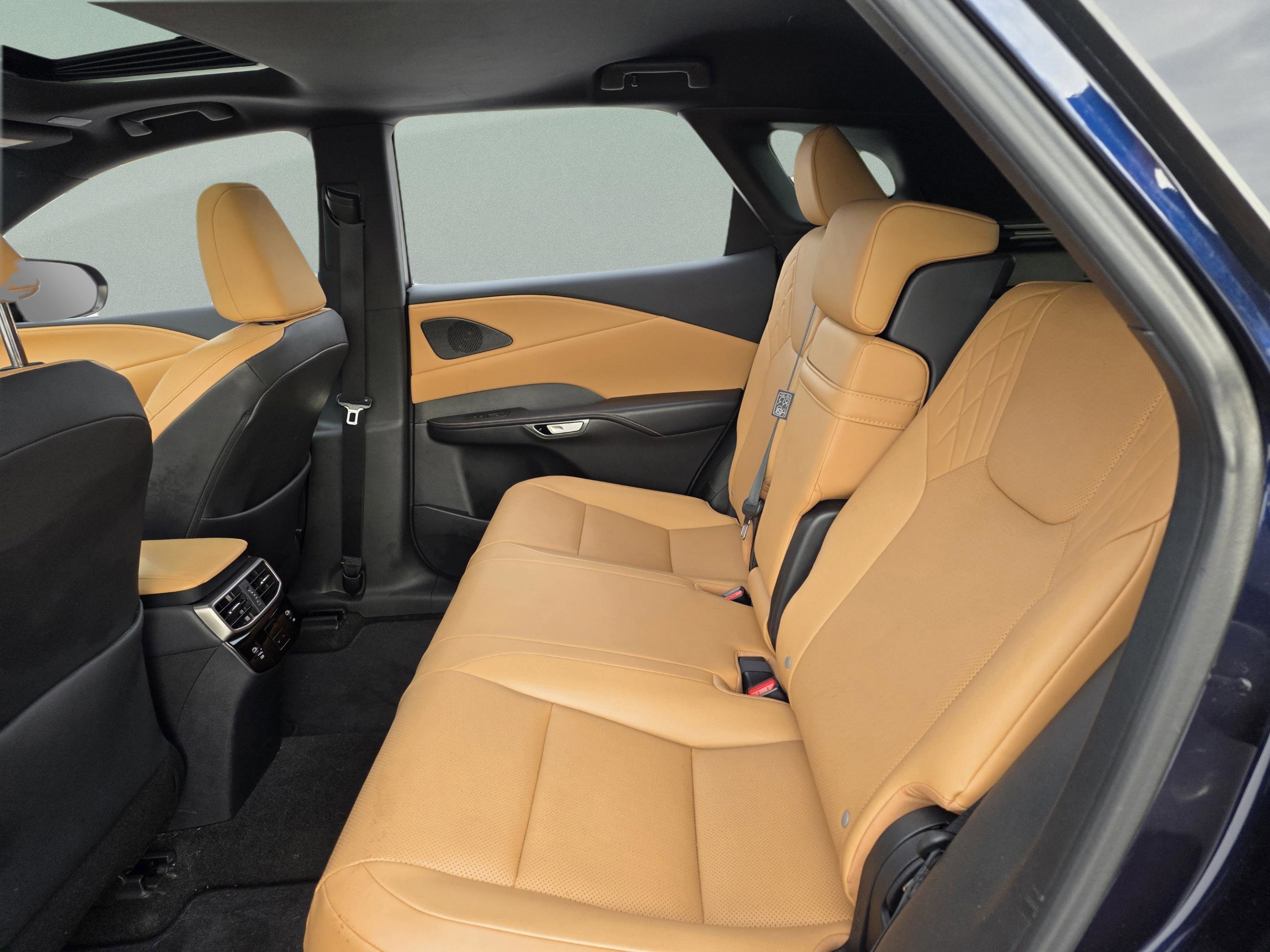 Used 2024 Lexus RX 350 Premium w/ Accessory Package (Z1) image 17