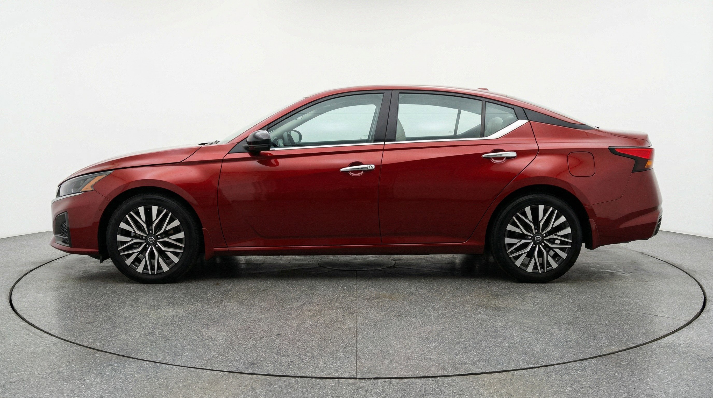 Used 2025 Nissan Altima 2.5 SV image 5