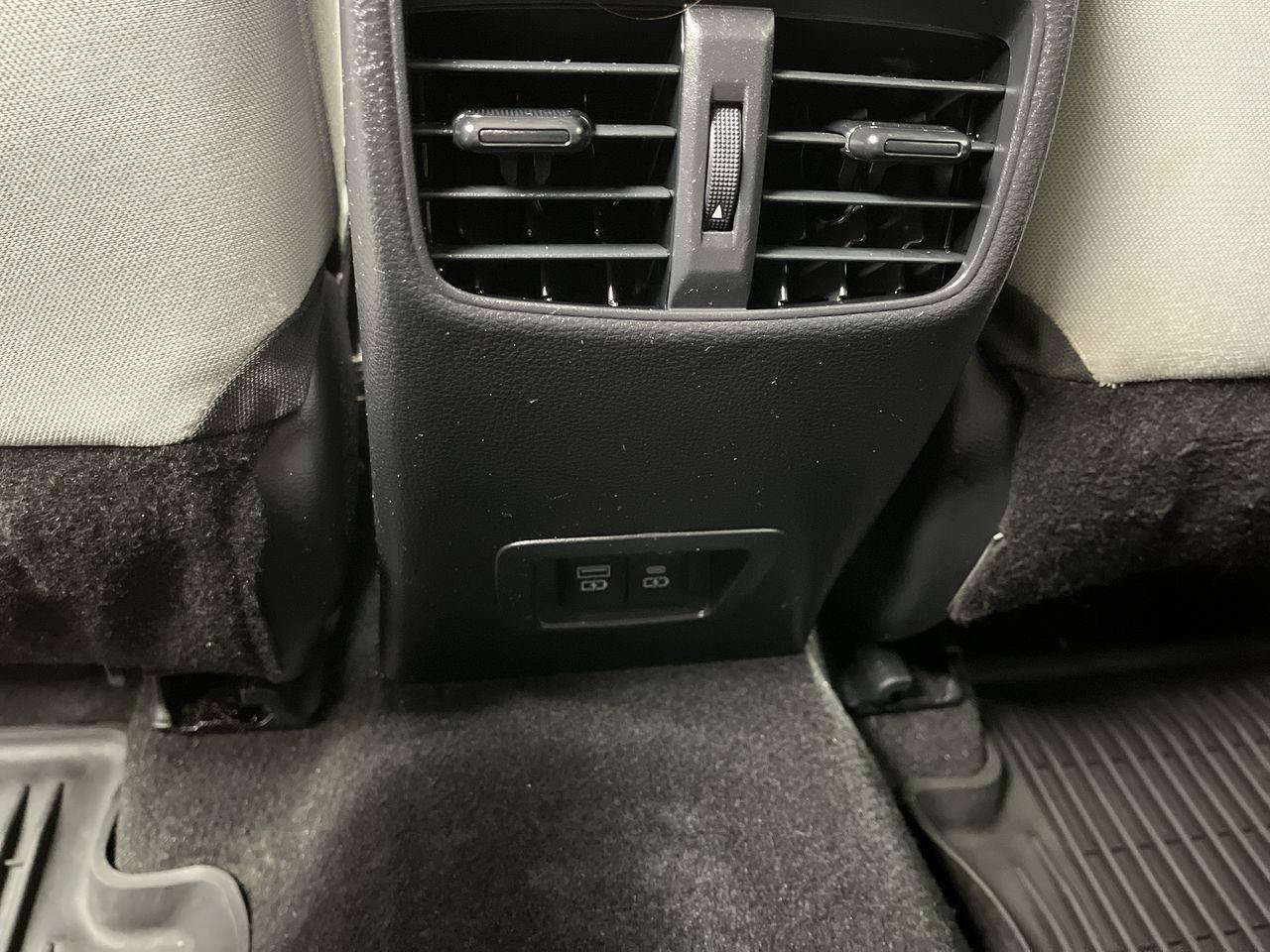 Used 2022 Toyota Corolla Cross LE AWD/4WD image 10