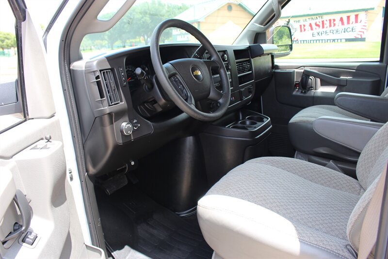 Used 2025 Chevrolet Express 3500 LS RWD image 21