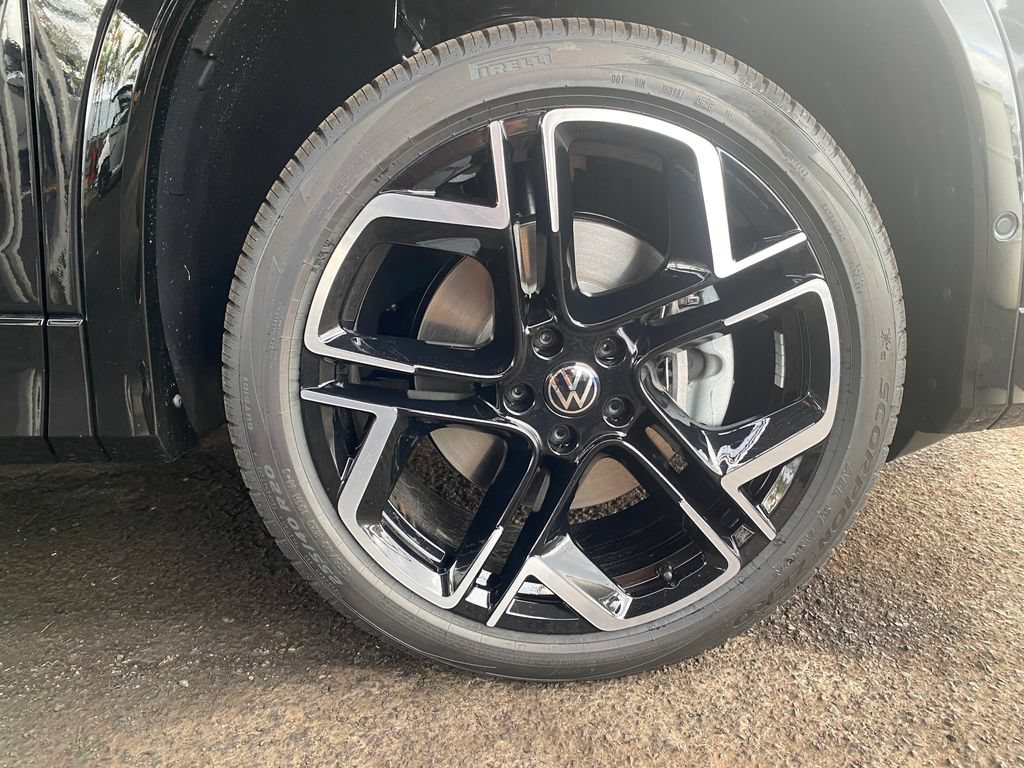 New 2026 Volkswagen Tiguan SEL R-Line AWD/4WD image 9
