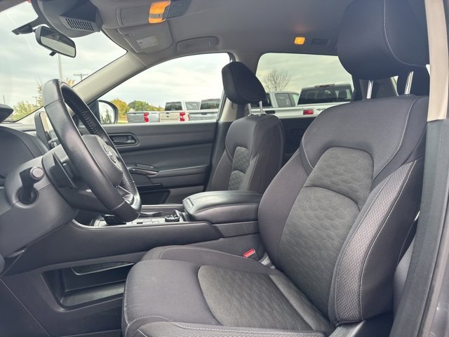 Used 2023 Nissan Pathfinder S image 10