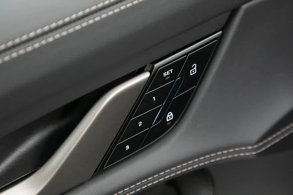 New 2025 Porsche Taycan Turbo AWD/4WD image 19