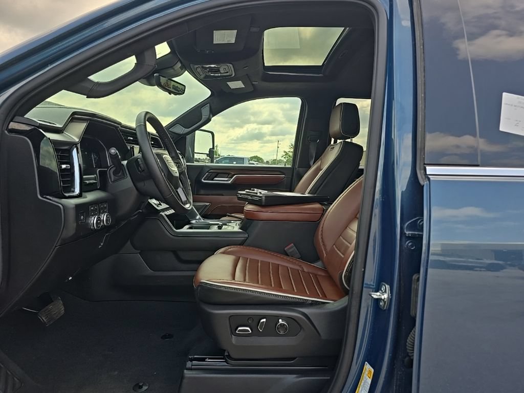Used 2026 GMC Sierra 3500 Denali Ultimate AWD/4WD image 11