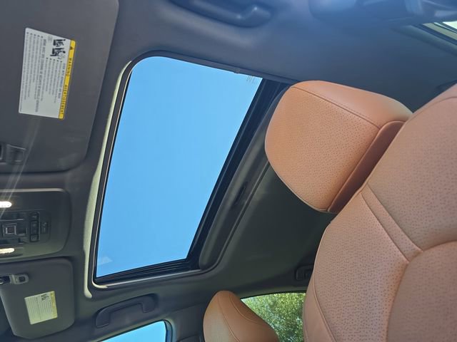 Used 2019 Toyota Avalon Limited image 29