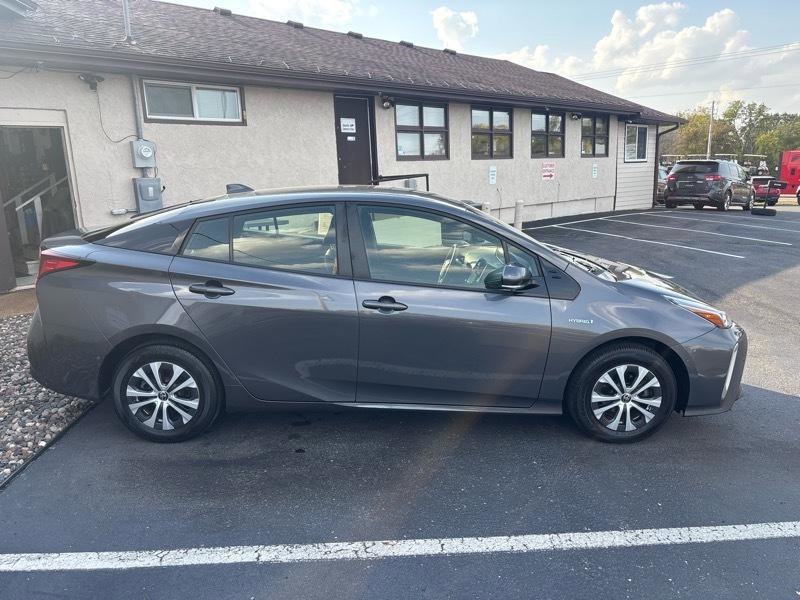 Used 2020 Toyota Prius LE AWD/4WD image 2