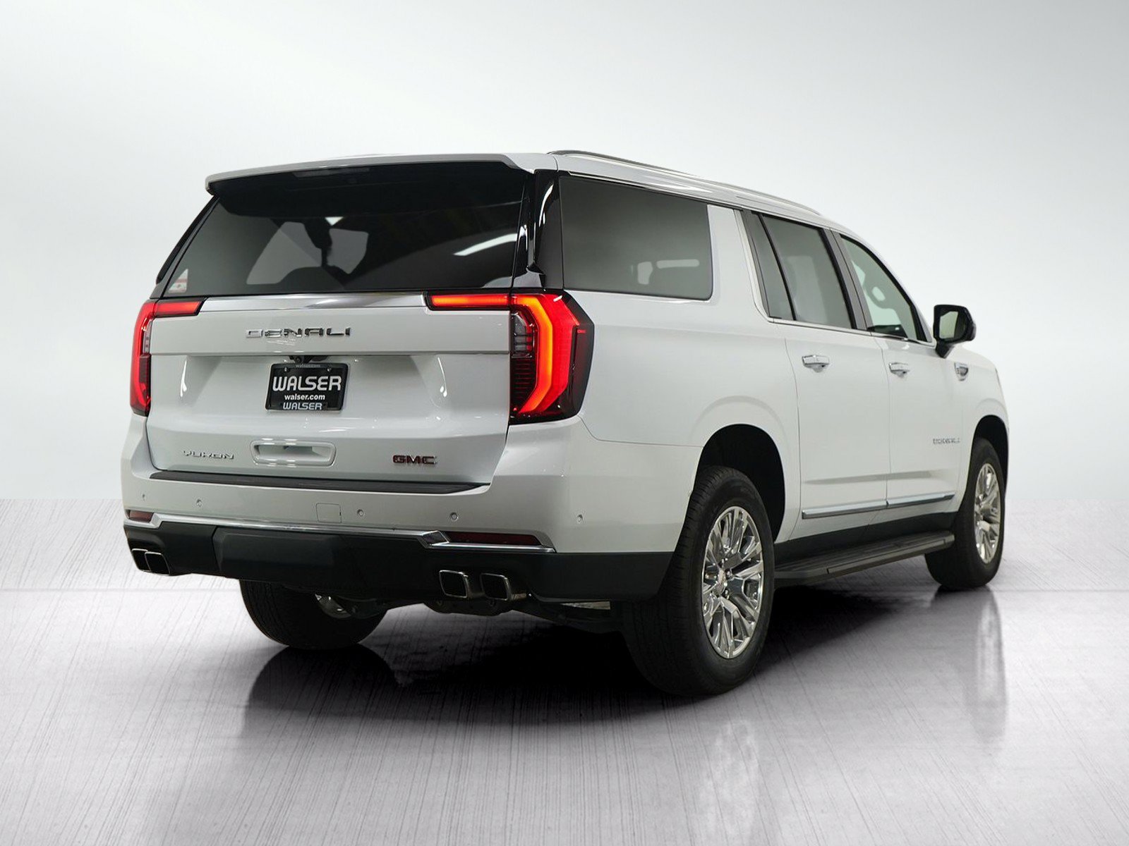 Used 2025 GMC Yukon XL Denali AWD/4WD image 5