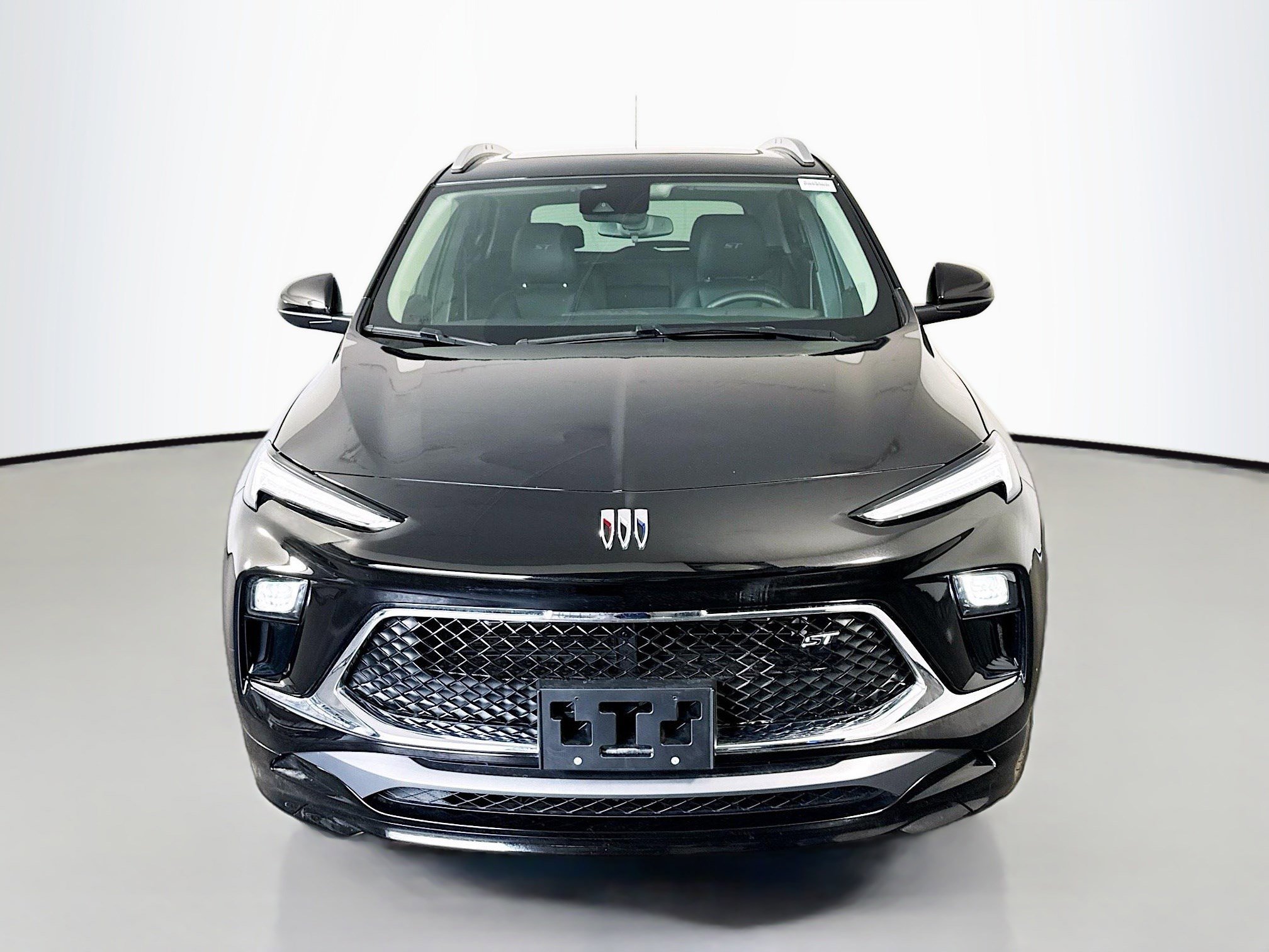 Used 2026 Buick Encore GX Sport Touring w/ Comfort Package image 2