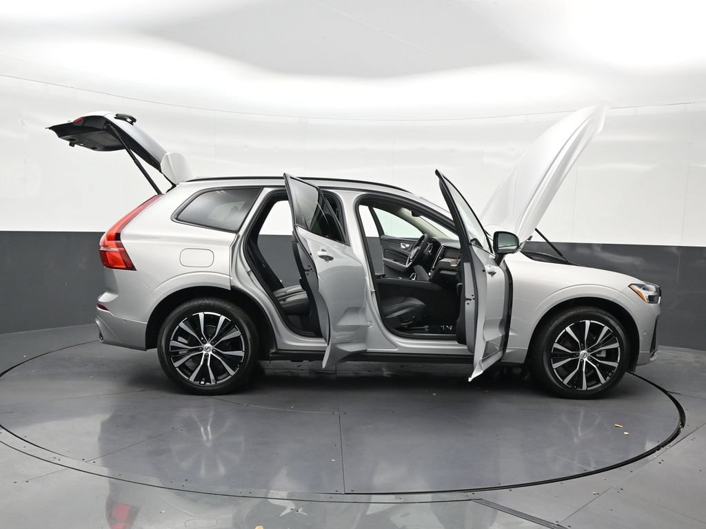 Certified 2024 Volvo XC60 B5 Plus AWD/4WD image 35