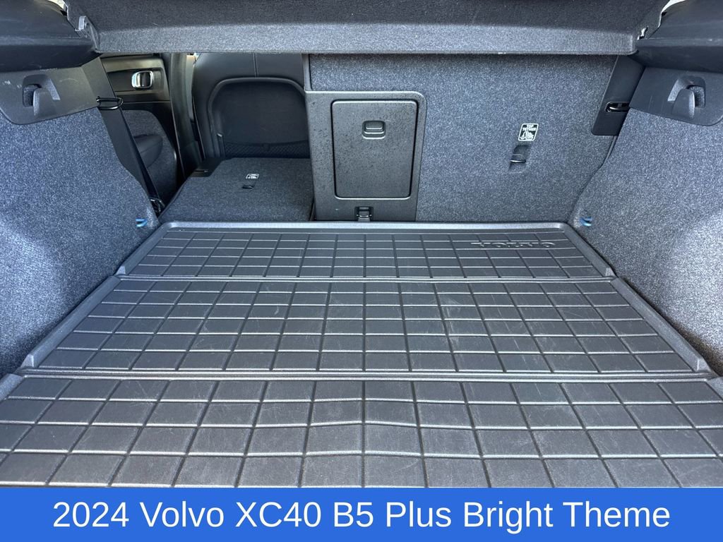 Certified 2024 Volvo XC40 B5 Plus w/ Protection Package Premier image 14