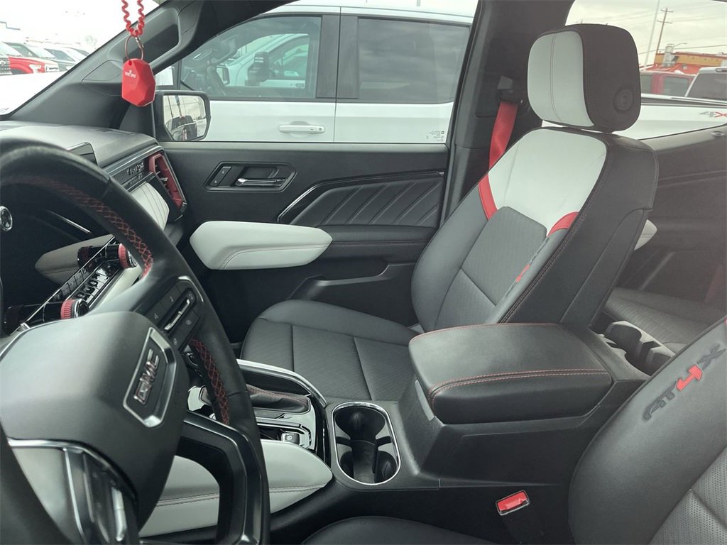 Used 2024 GMC Canyon AT4X image 5