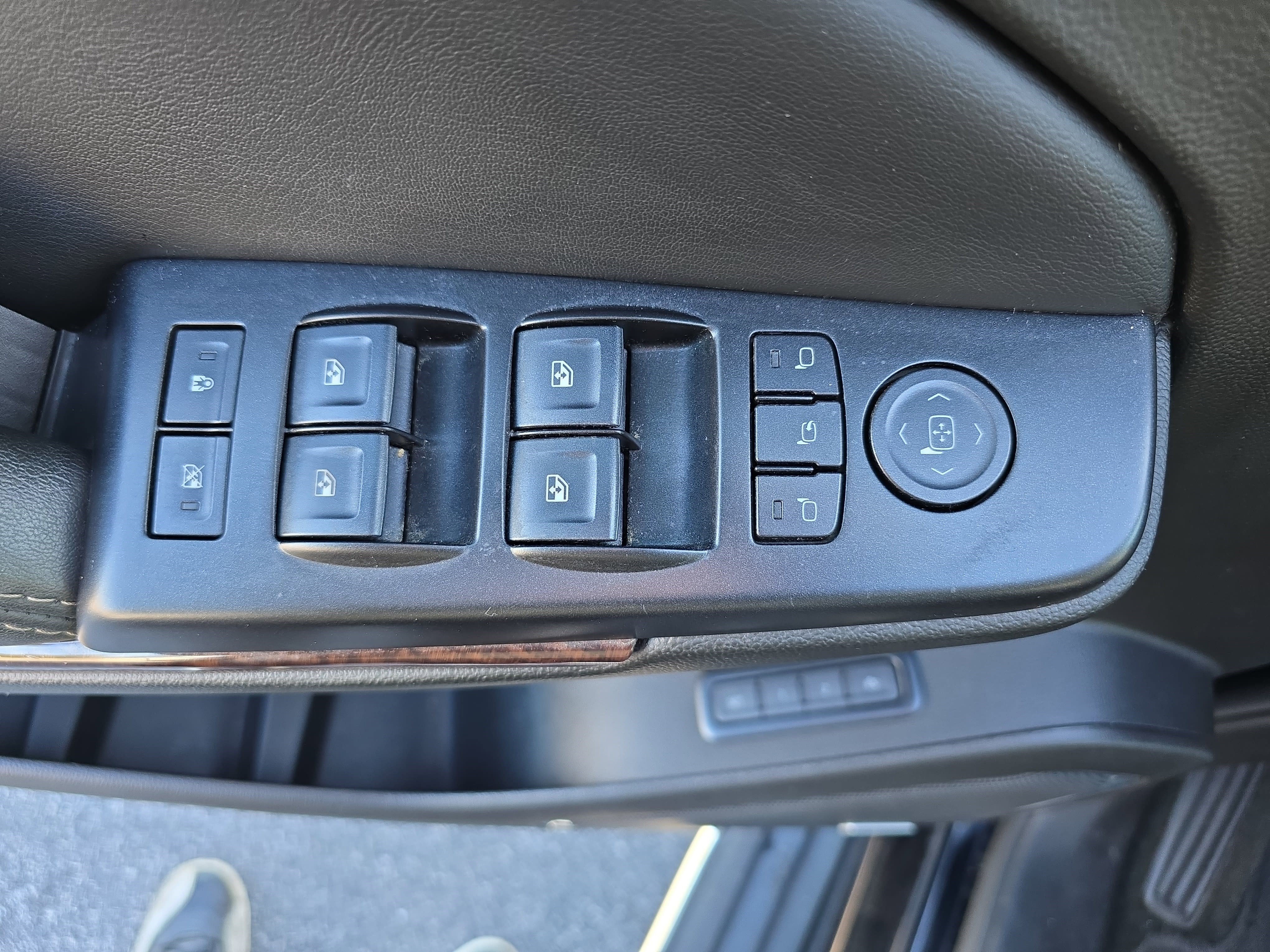 Used 2019 GMC Yukon SLT image 30