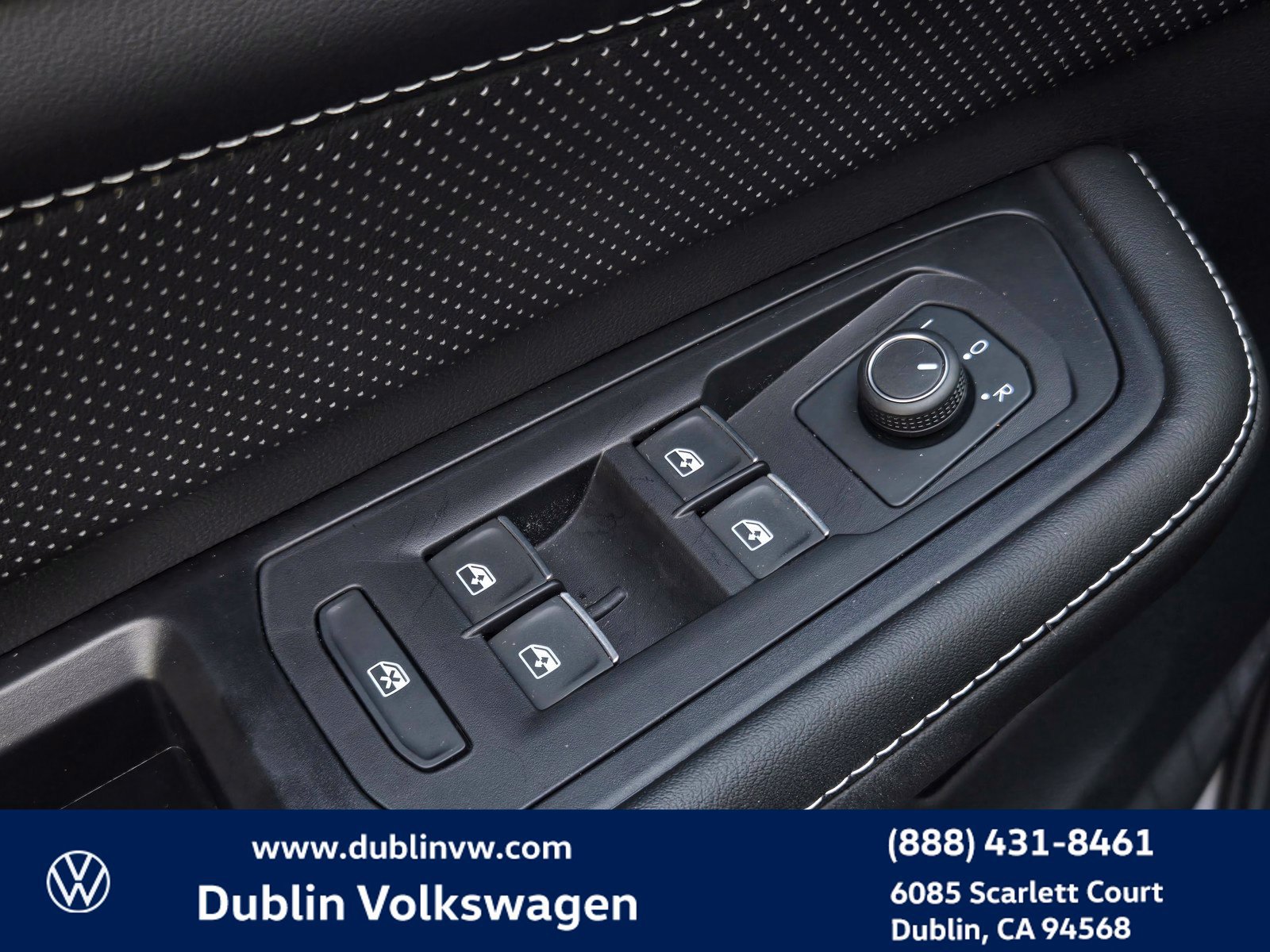 Used 2024 Volkswagen Atlas SE AWD/4WD image 11