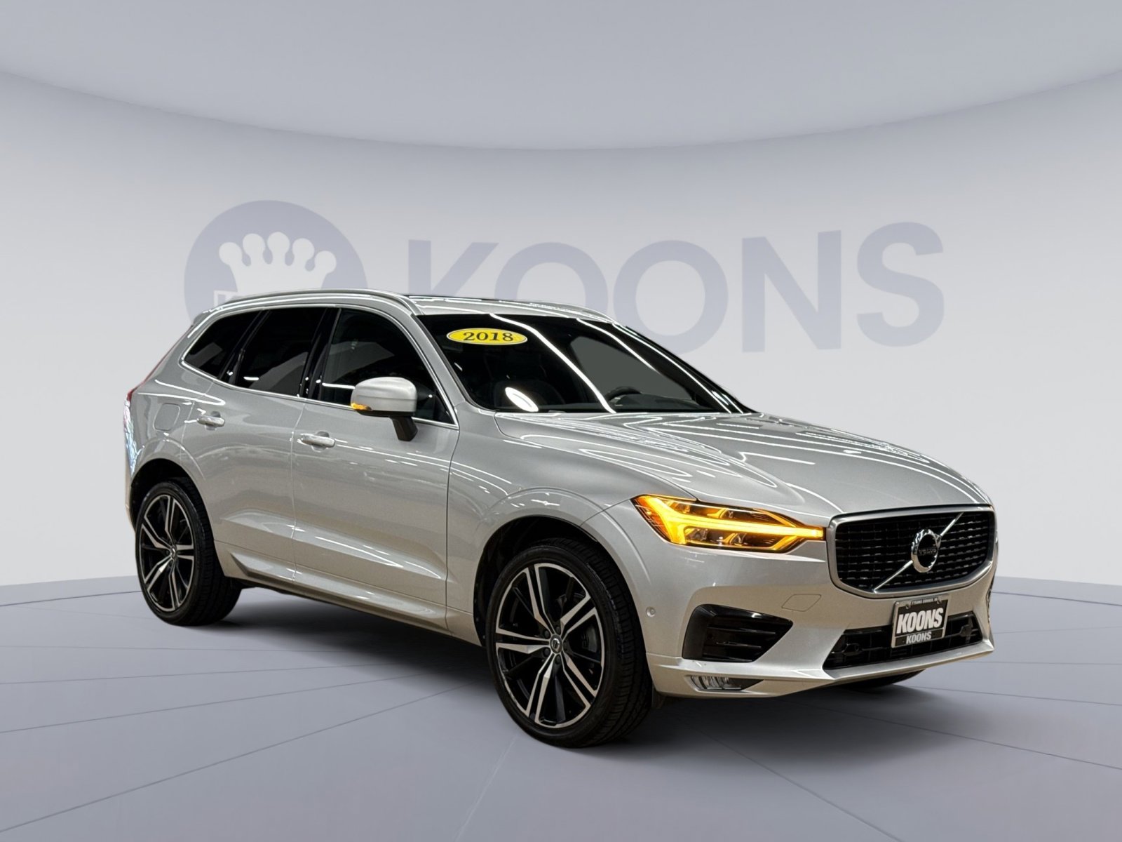 Used 2018 Volvo XC60 T5 R-Design w/ Convenience Package AWD/4WD image 2