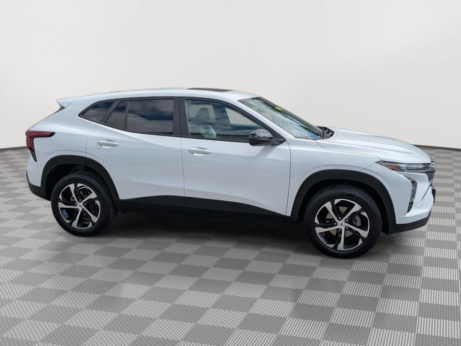 Used 2025 Chevrolet Trax RS w/ Sunroof Package FWD image 6