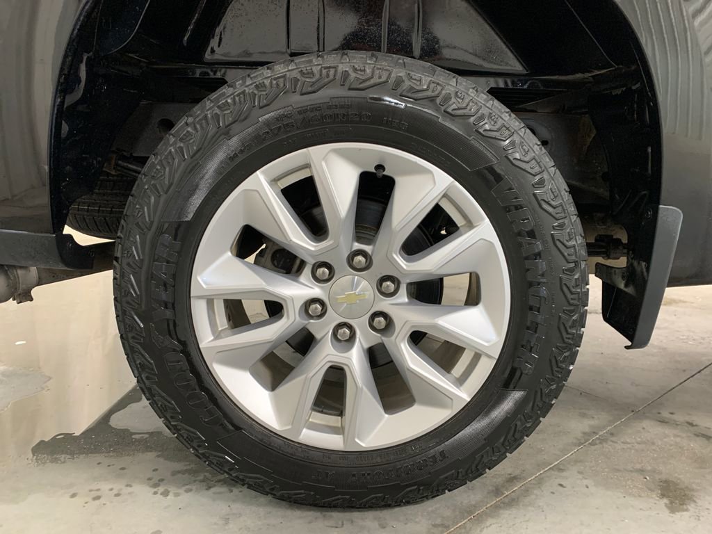 Used 2019 Chevrolet Silverado 1500 Custom w/ Custom Value Package AWD/4WD image 9