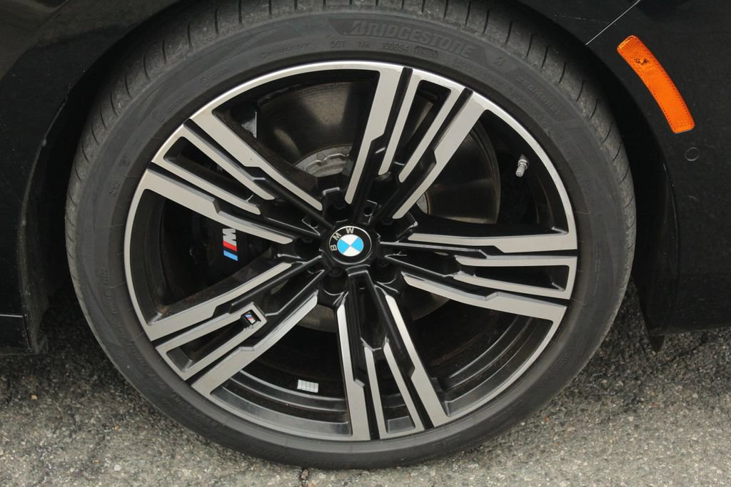 Used 2025 BMW i7 xDrive60 AWD/4WD image 12