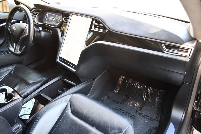 Used 2015 Tesla Model S 70D image 21