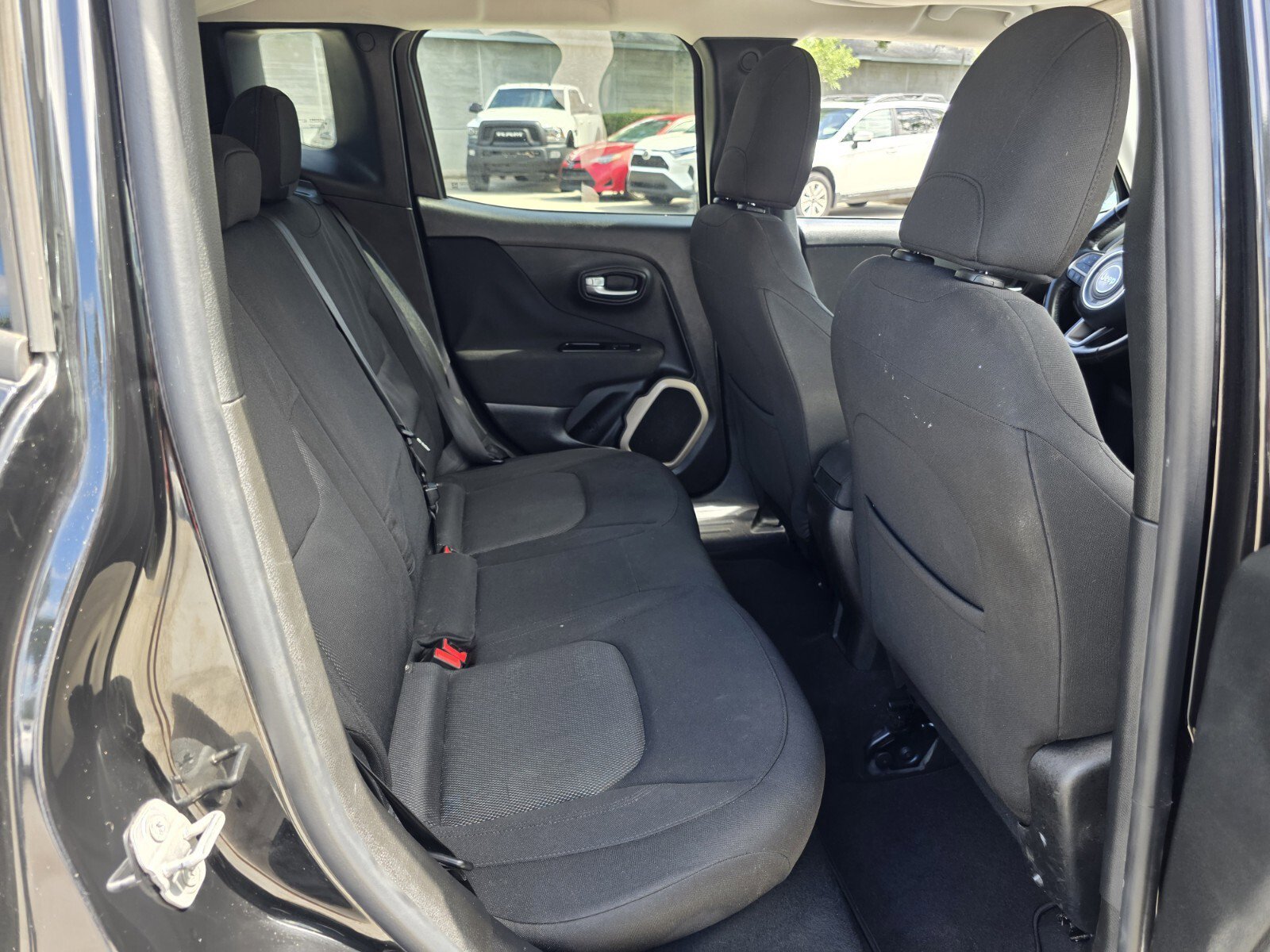 Used 2016 Jeep Renegade Latitude FWD image 13