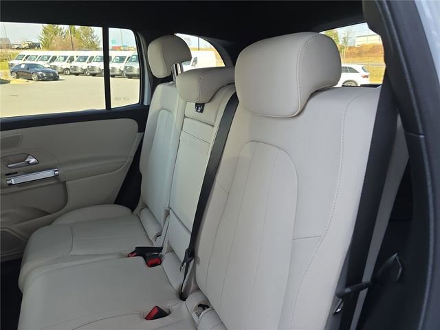 Used 2025 Mercedes-Benz GLB 250 4MATIC image 17