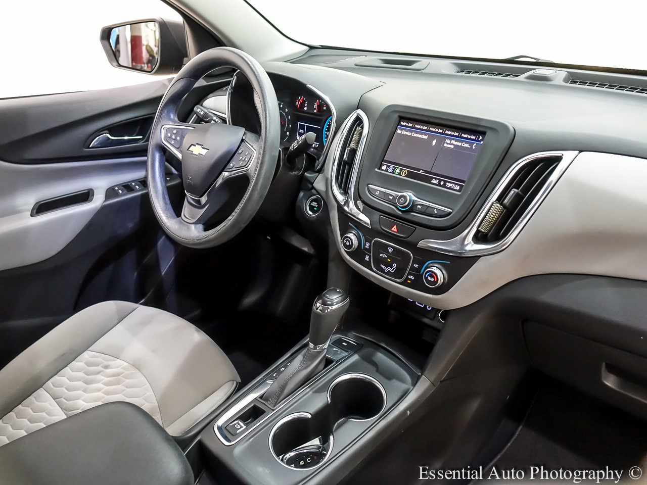 Used 2021 Chevrolet Equinox LS image 31