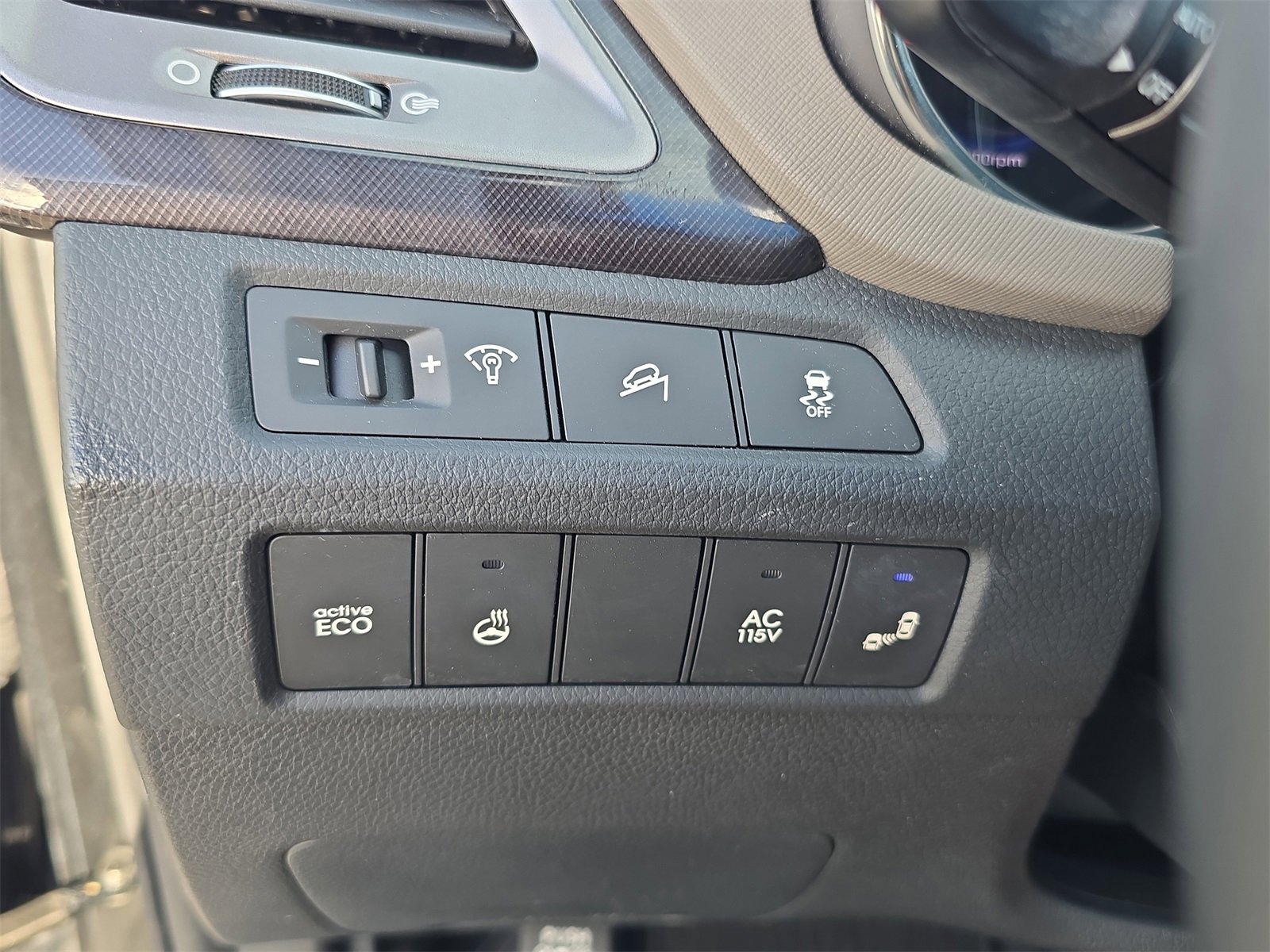 Used 2014 Hyundai Santa Fe Limited w/ Ultimate Package 07 image 23