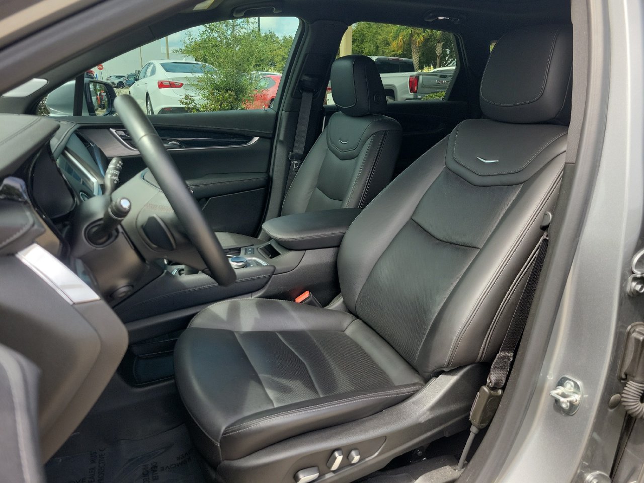 Certified 2025 Cadillac XT5 Premium Luxury w/ LPO, Floor Liner Package AWD/4WD image 18
