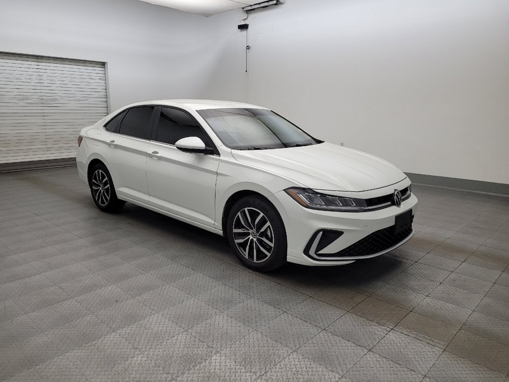 Used 2025 Volkswagen Jetta SE FWD image 11