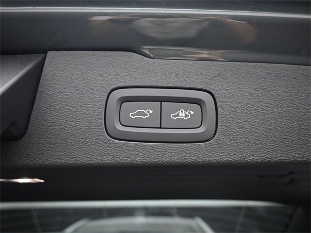 New 2026 Volvo V60 B5 Cross Country Ultra w/ Protection Package Premier image 33