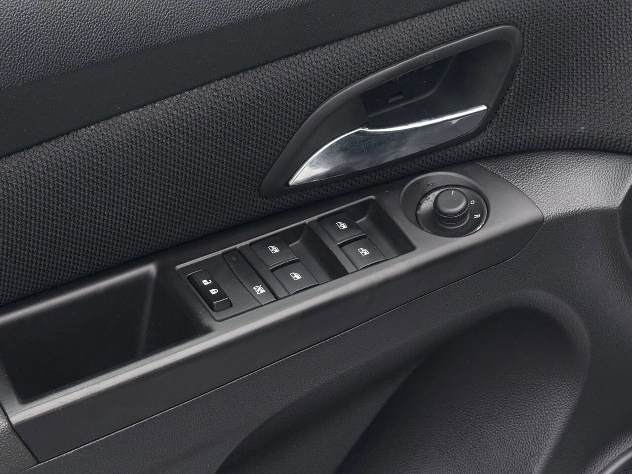 Used 2015 Chevrolet Cruze LT image 10