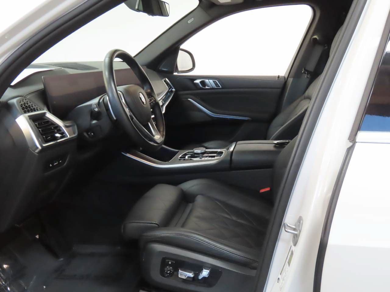 Used 2025 BMW X5 sDrive40i w/ Climate Comfort Package RWD image 16
