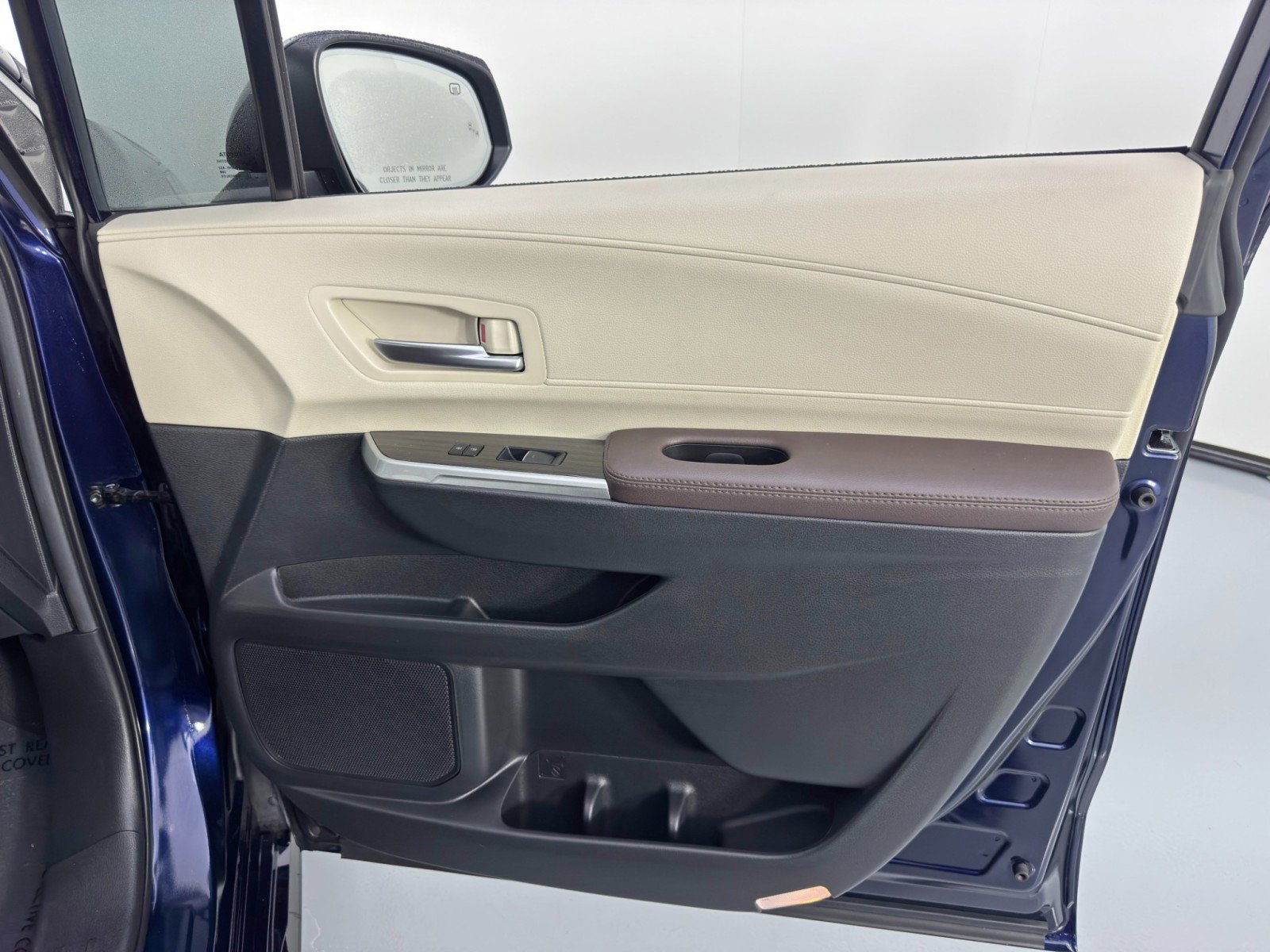 Used 2024 Toyota Sienna Platinum image 48