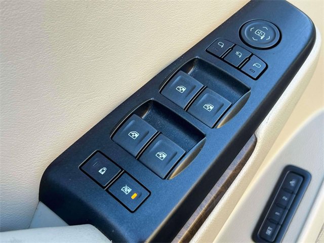 Used 2018 GMC Yukon Denali image 16