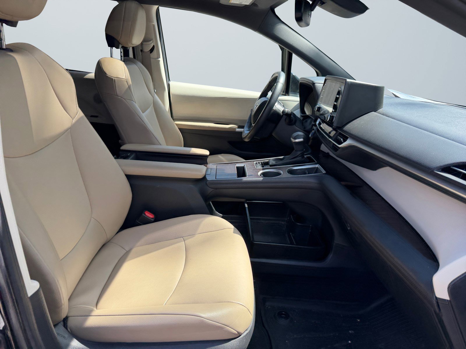 Used 2023 Toyota Sienna XLE AWD/4WD image 18