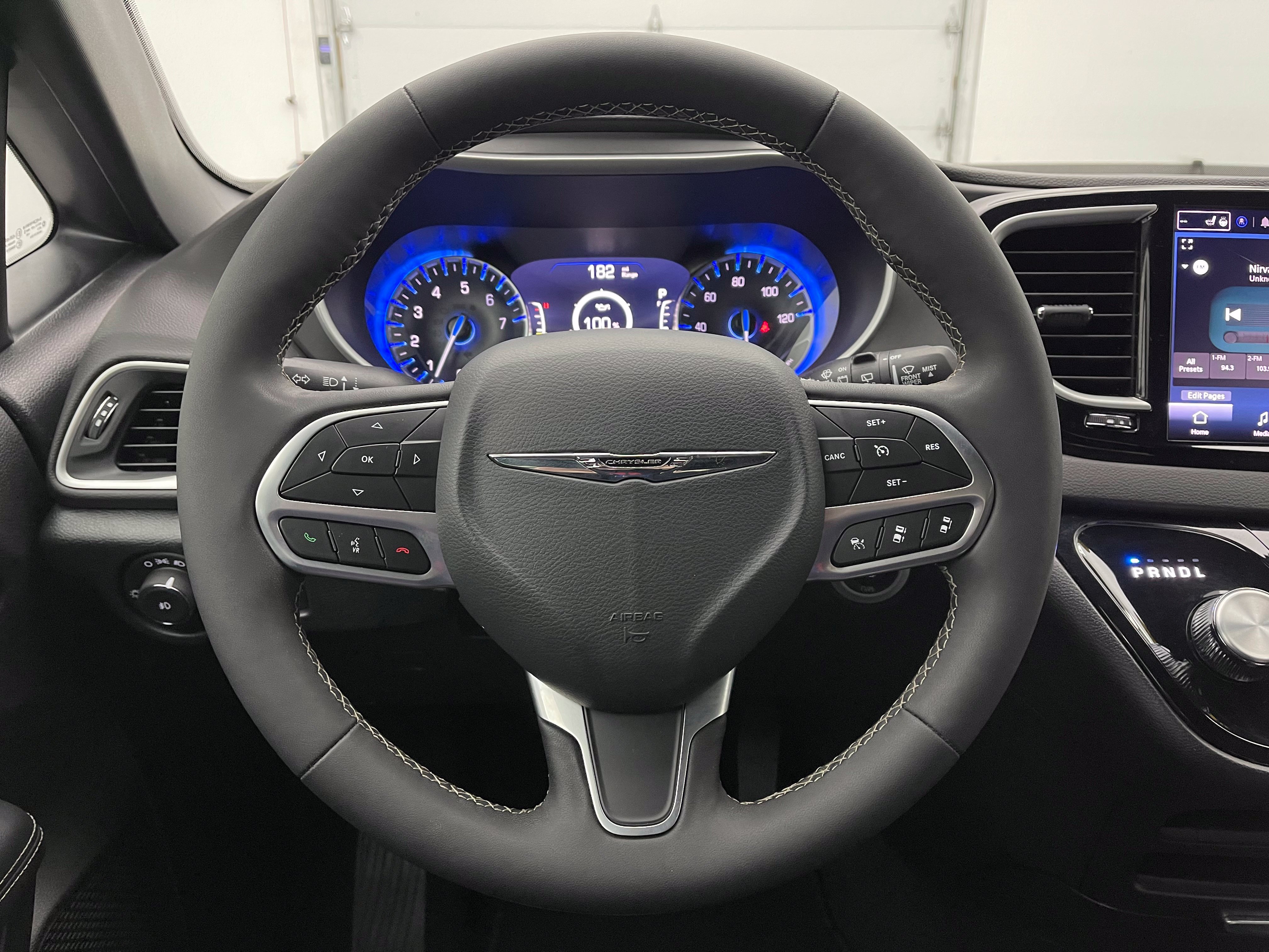 Used 2025 Chrysler Pacifica Select FWD image 19